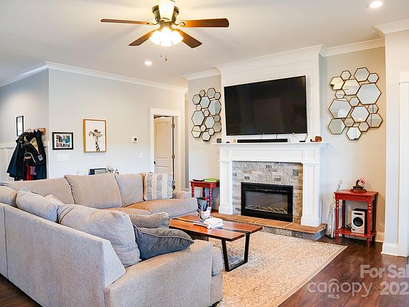 5th image of 179 Foy Ln
