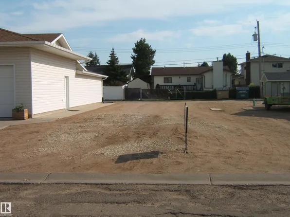 4829 59th Ave, Vegreville, AB T9C 1X3