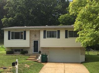 1662 Sparrow Point Ln, Fenton, MO 63026