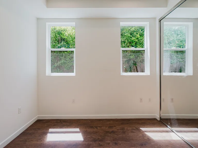 13551 Burbank Blvd #1 — Photo 19
