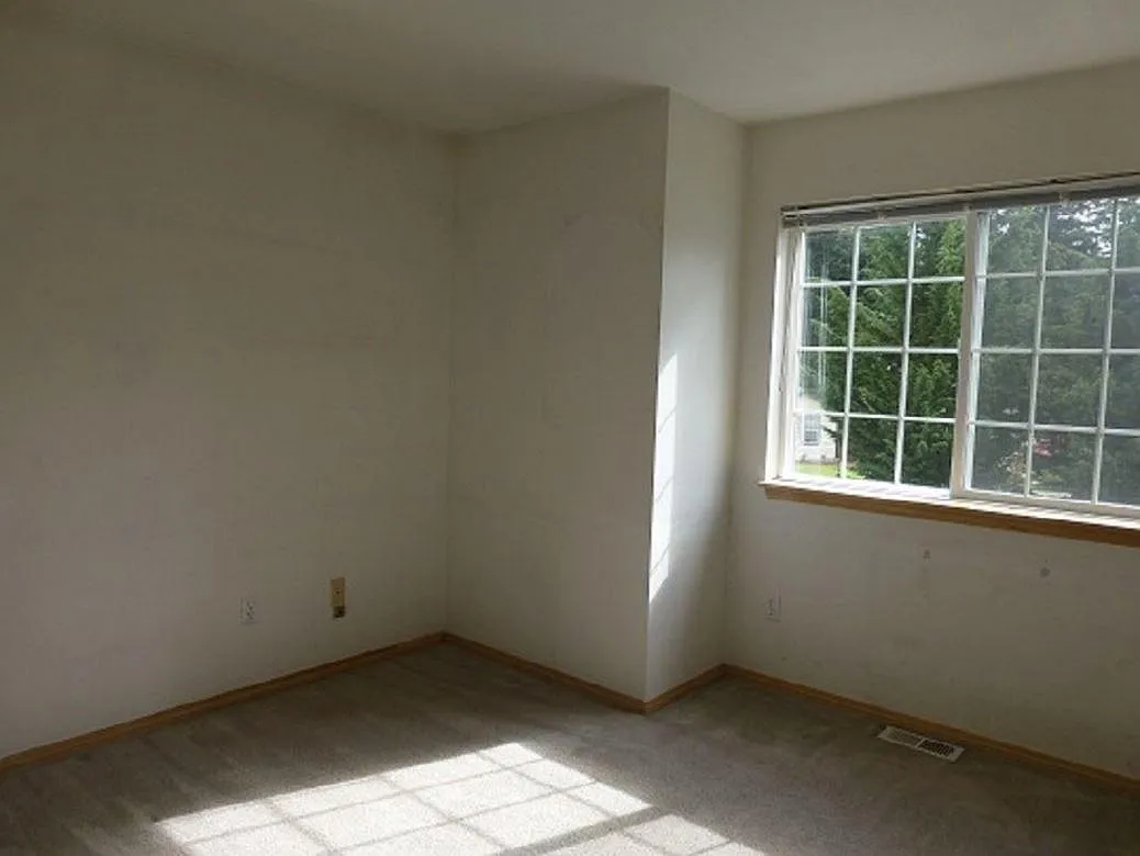 3 bed, 2.5 bath, 1862 sqft, $3,800 — Photo 3