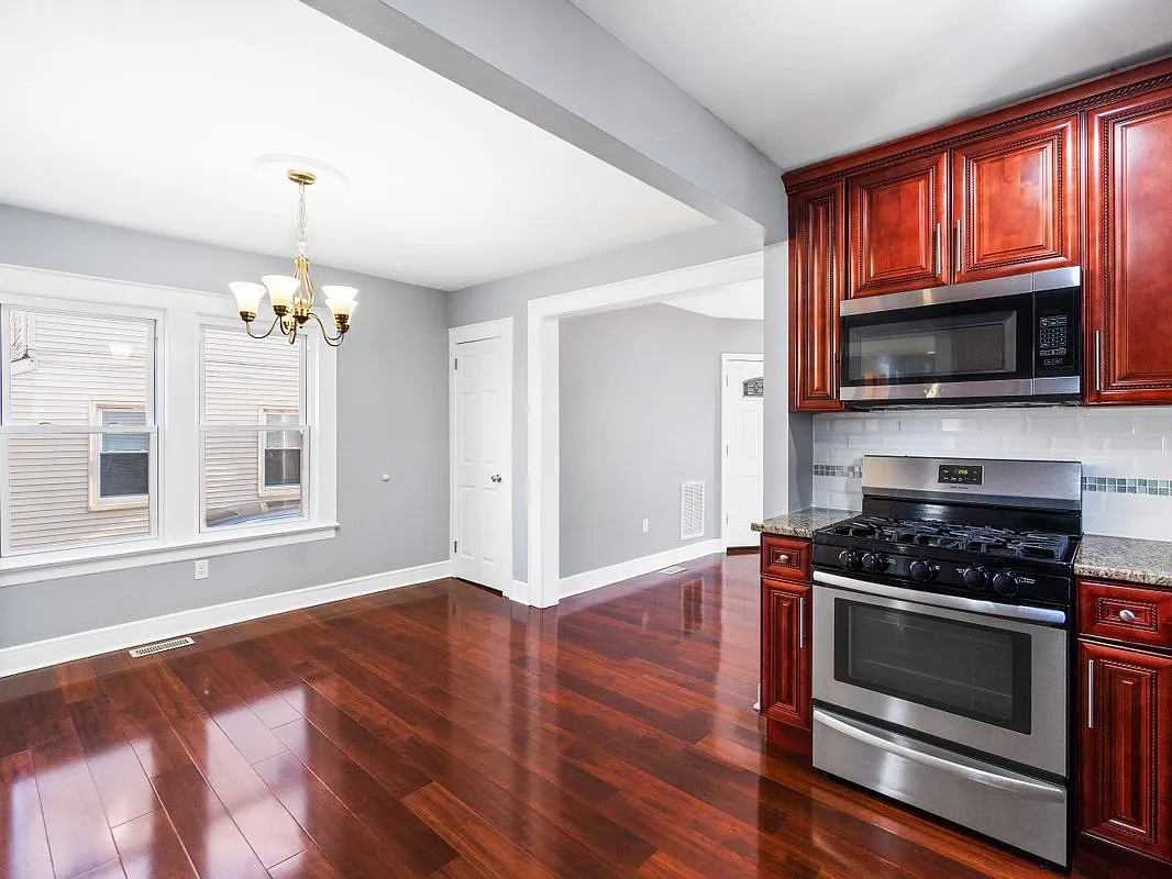 2 bed, 1.0 bath, 922 sqft, $2,500 — Photo 4