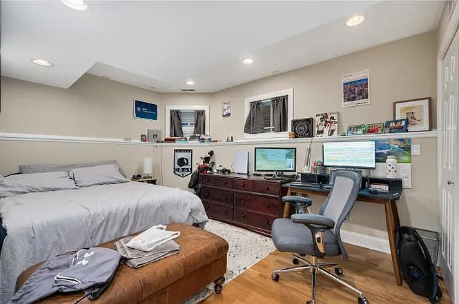 1253 W Newport Ave #G — Photo 7