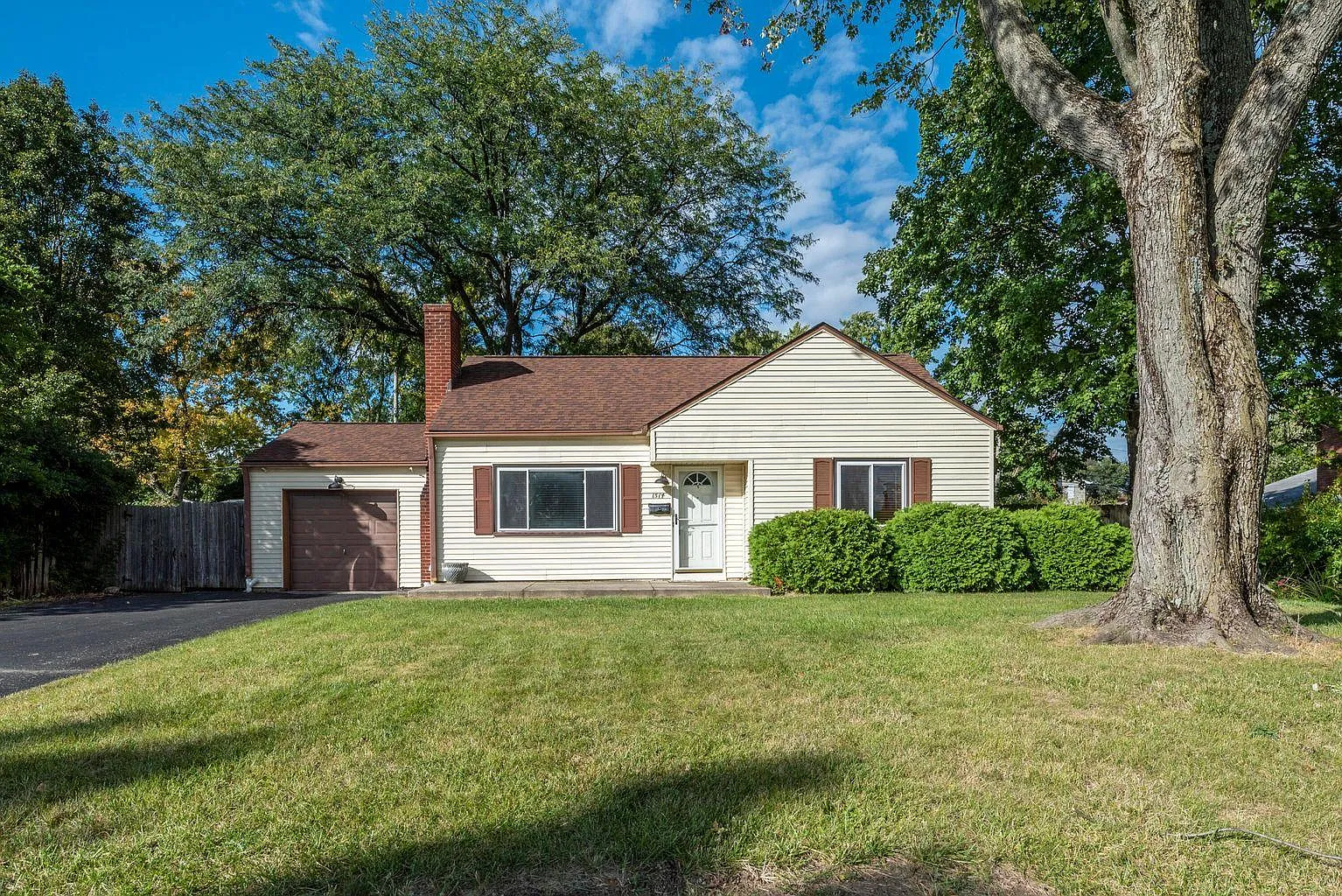 1514 Westminster Dr — Photo 1