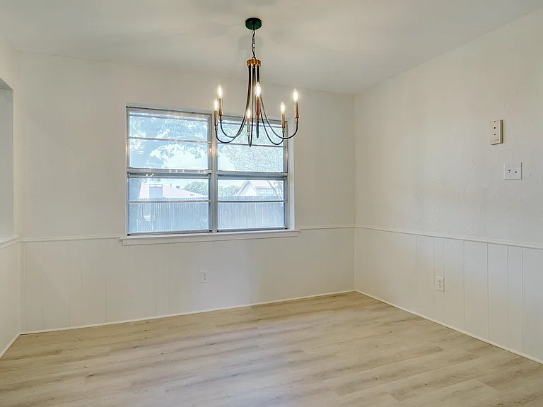 720 Huntwich Dr — Photo 14