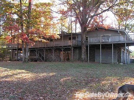 Kitchen/Dining
						:
						Bar setting or Dining table either are available. large kitchen and eating area