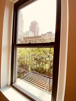 Rented by Metropolis Real Estate of Manhattan | media 7