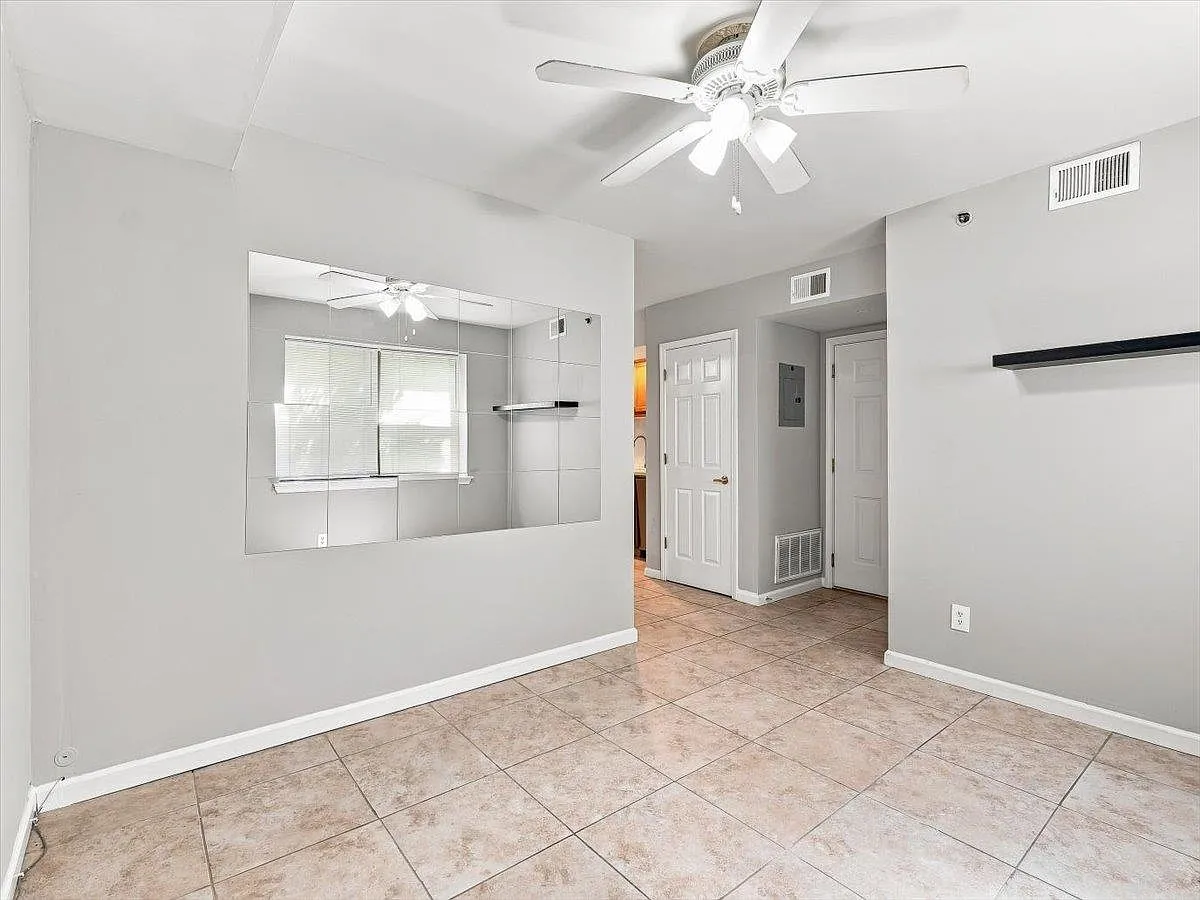 2 bed, 1.0 bath, $2,500 — Photo 4