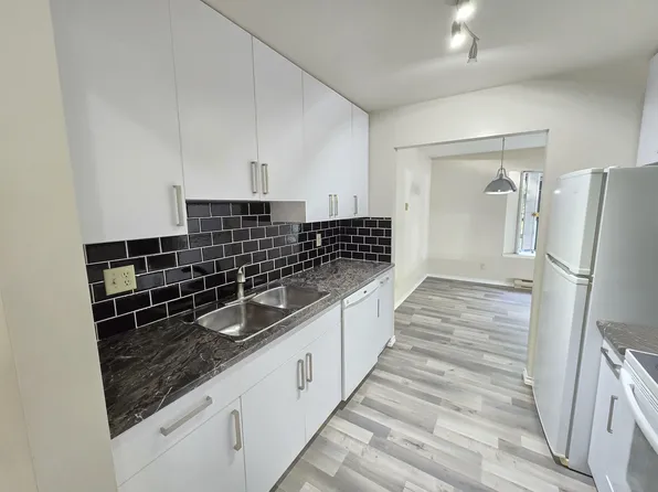 5250 Victory St #109, Burnaby, BC V5J 5H2