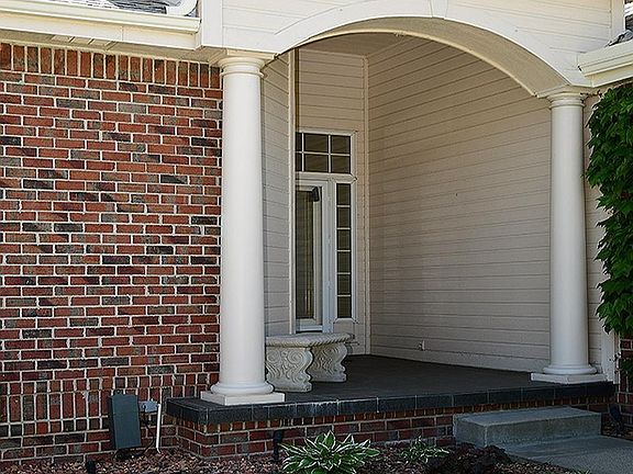 4th image of 2409 Leigh Ln