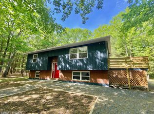 142 Blackfoot Rd, Shohola, PA 18458