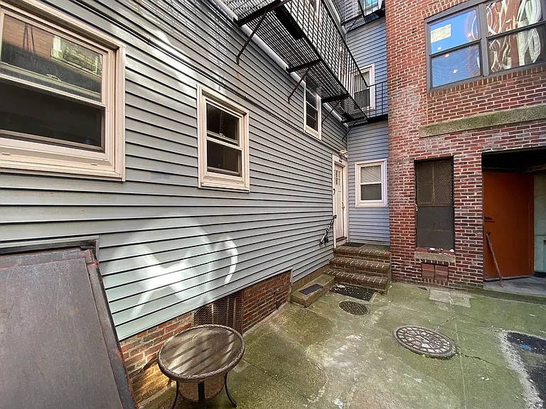 7 Lathrop Pl #1R — Photo 11
