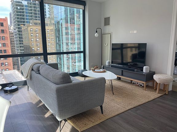 3rd image of 2208-73 E Lake St #2208