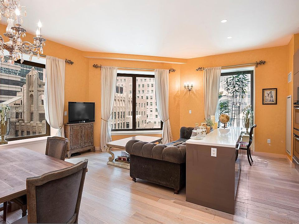 1st image of 75 Wall St #18M