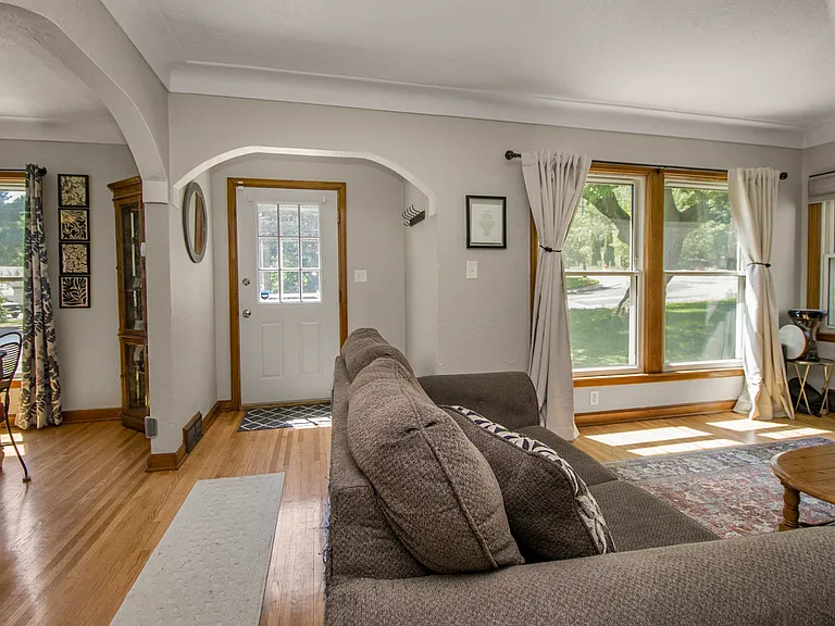 412 Bircher Ave — Photo 3