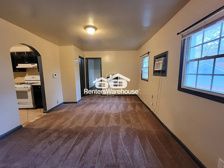 1056 Regent St SW #B — Photo 4