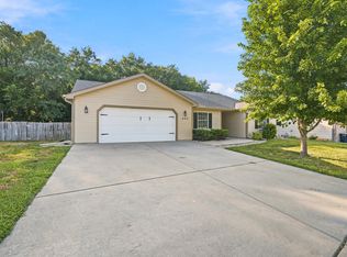 405 Stone Grove Dr, Manhattan, KS 66503