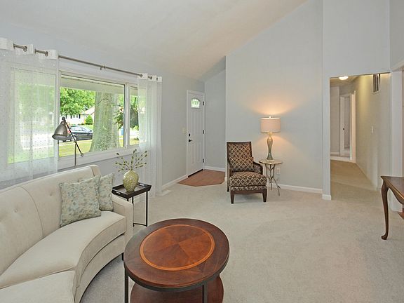 2nd image of 138 Beachwood Ave