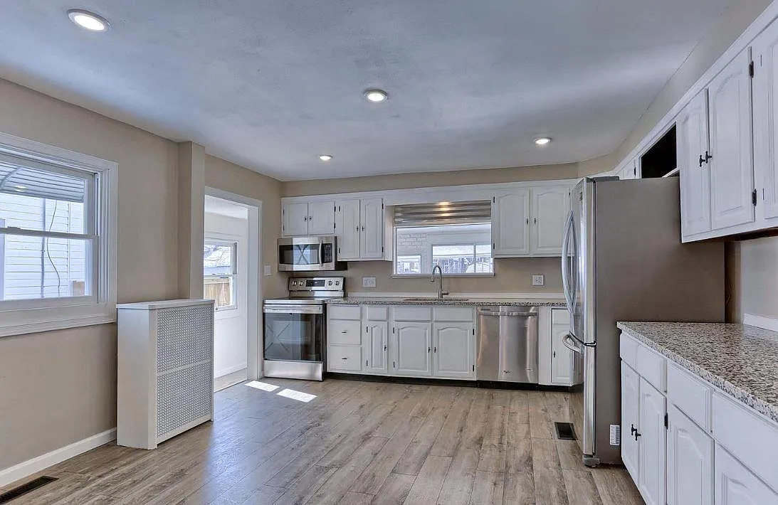 4 bed, 1550 sqft, $2,200 — Photo 3