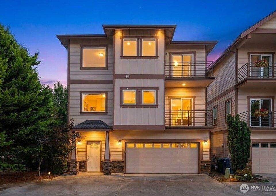 1st image of 810 5th Avenue NW
