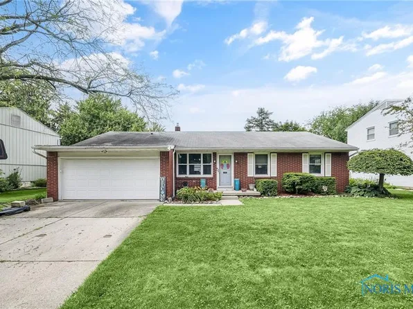 240 Southwood Dr, Perrysburg, OH 43551