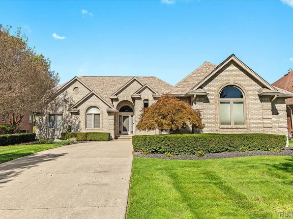 57563 Stonebriar Dr, Washington, MI 48094