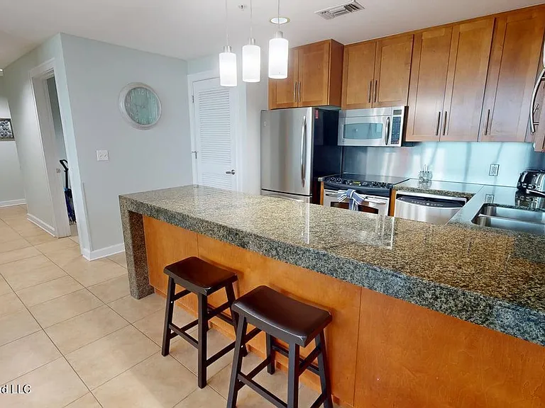 2060 Beach Blvd #901 — Photo 16