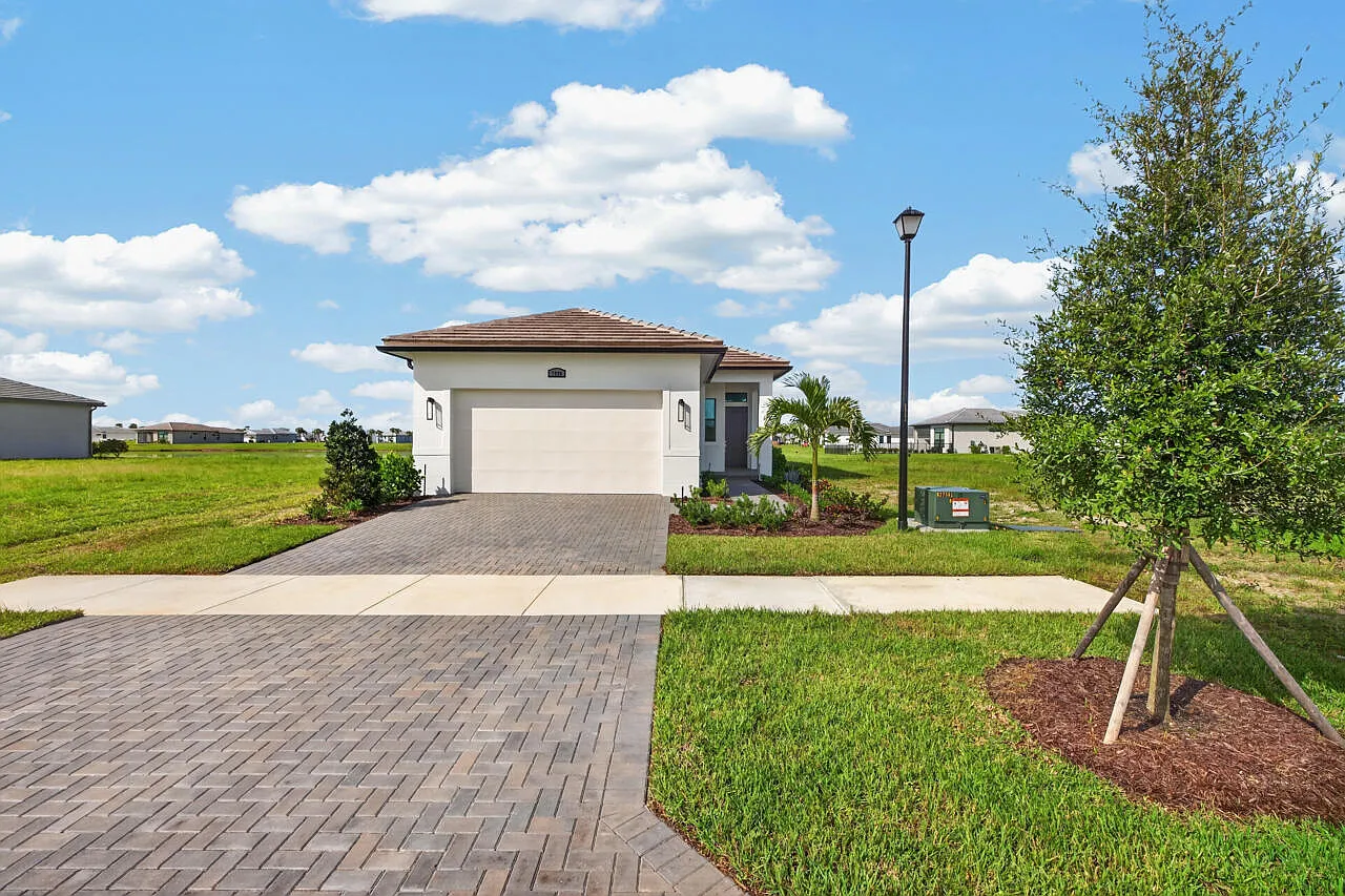 3 bed, 2.0 bath, 1547 sqft, $3,200 — Photo 1