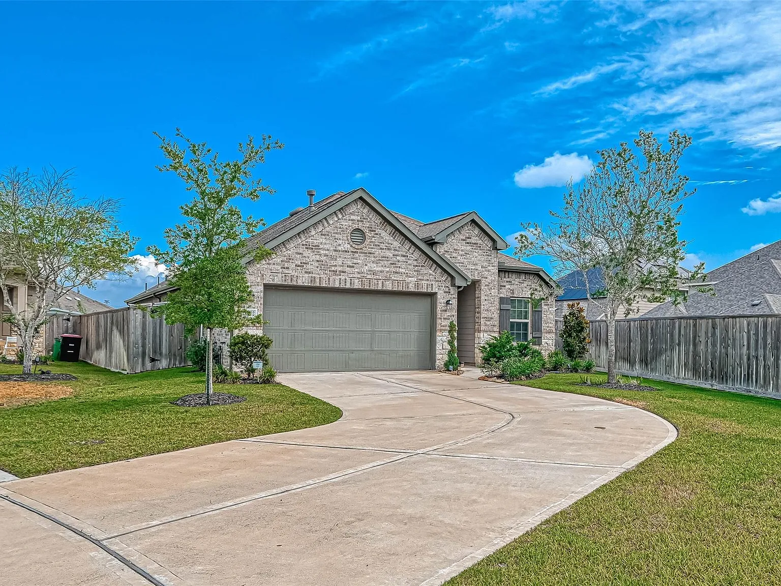 3 bed, 2.0 bath, 1785 sqft, $2,450 — Photo 2