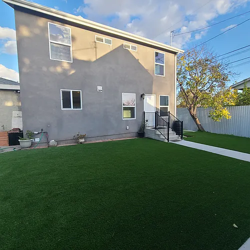 384 Hargrave St #1/2 Photo 1