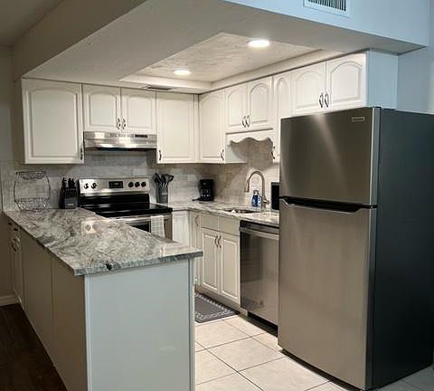 2nd image of 220 Park Blvd N APT 103
