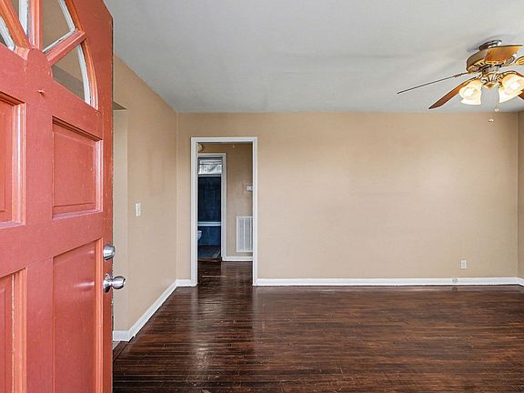 3rd image of 302 Sentinel Dr