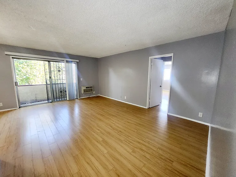 425 N Hobart Blvd — Photo 57