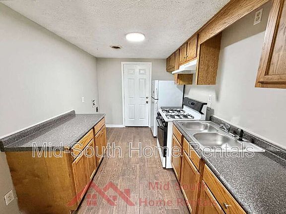 4th image of 225 N Tipton St #D