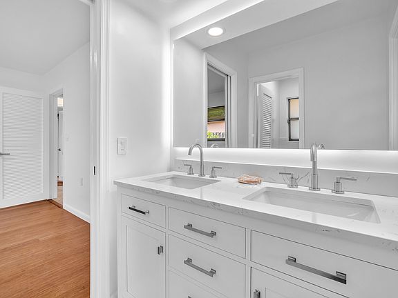 5th image of 3020 N 34th St