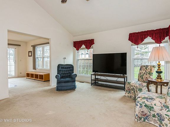 5th image of 111 Whitman Dr