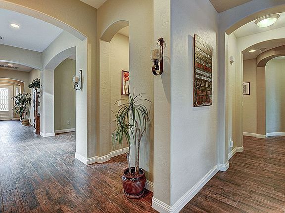 4th image of 7029 Mirkwood Ave