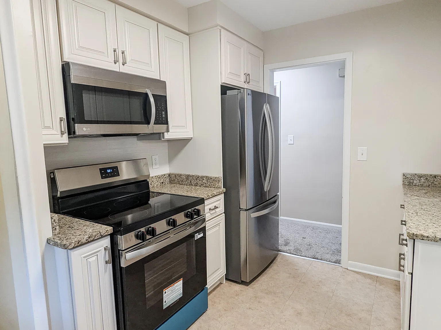 3 bed, 1069 sqft, $2,300 — Photo 3