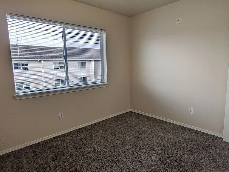 Wellesley Park Apartments — Photo 79