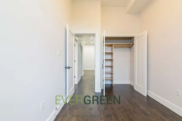Rented by Evergreen Apartments BK | media 7