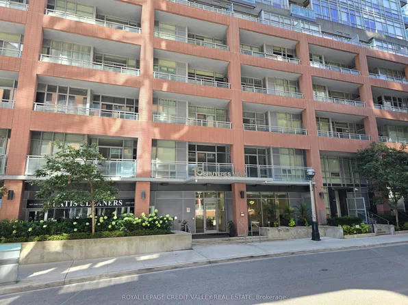15 Bruyeres Mews, Toronto, ON
