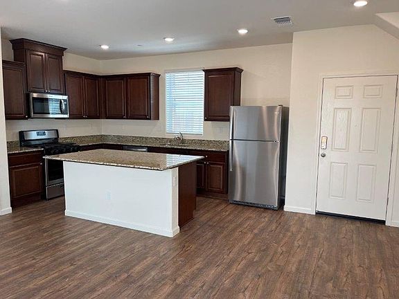 3rd image of 5564 Carlisle Ct