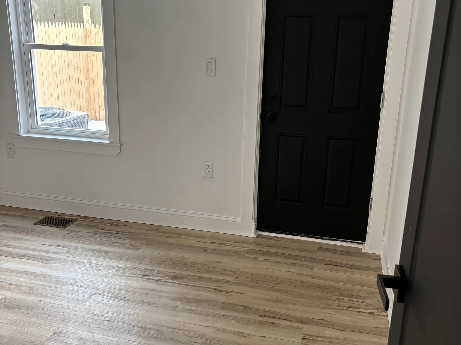 2 bed, 1100 sqft, $1,550 — Photo 1
