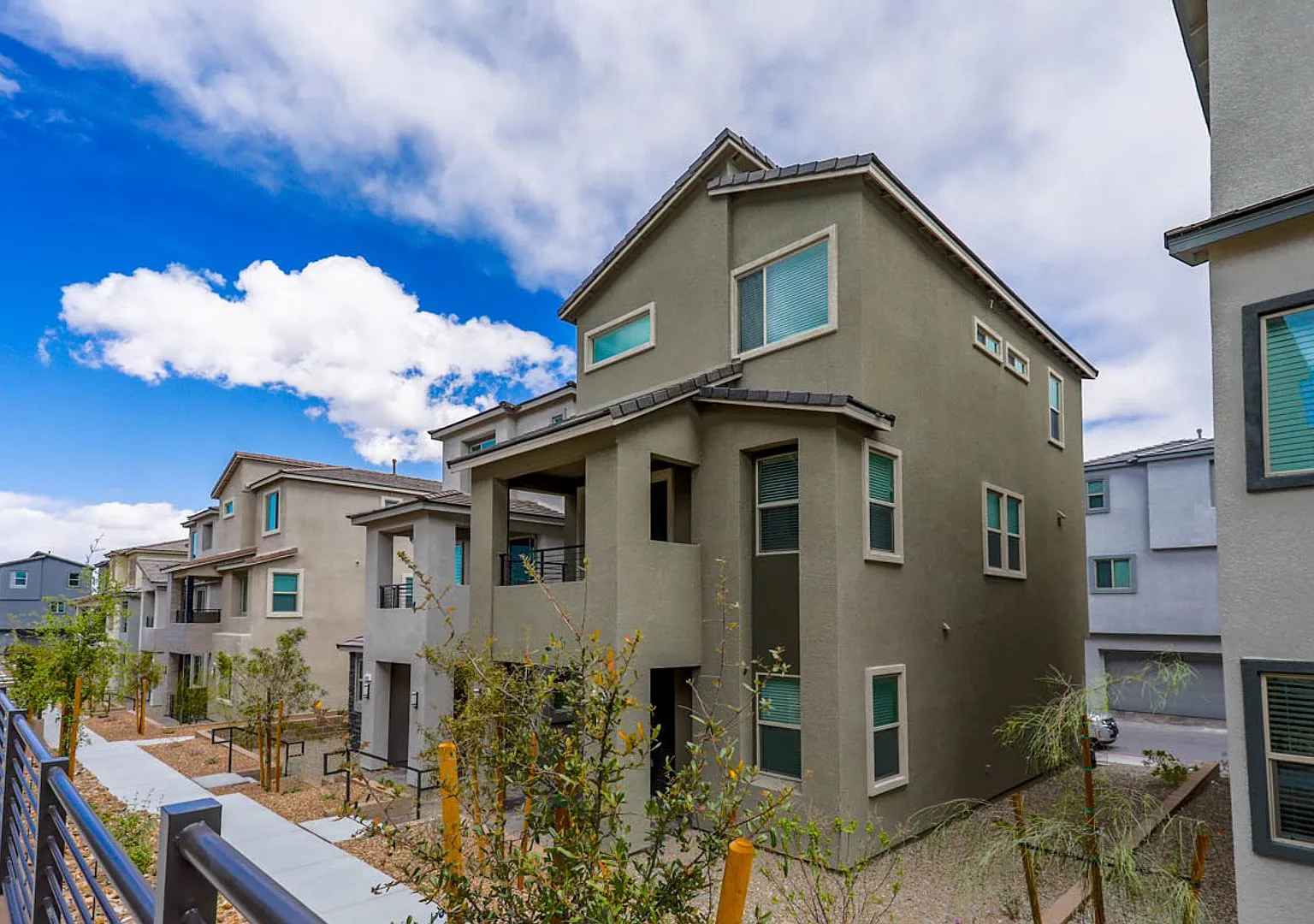 Beautiful New Built 3 Bedroom Home In Desirable Summerlin Community — Photo 3