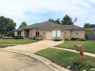 1027 Monarch Dr, Chatham, IL 62629