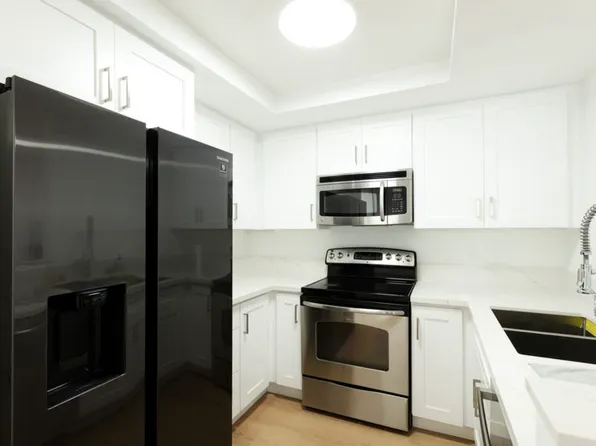 22100 Burbank Blvd Unit 201A, Woodland Hills, CA 91367