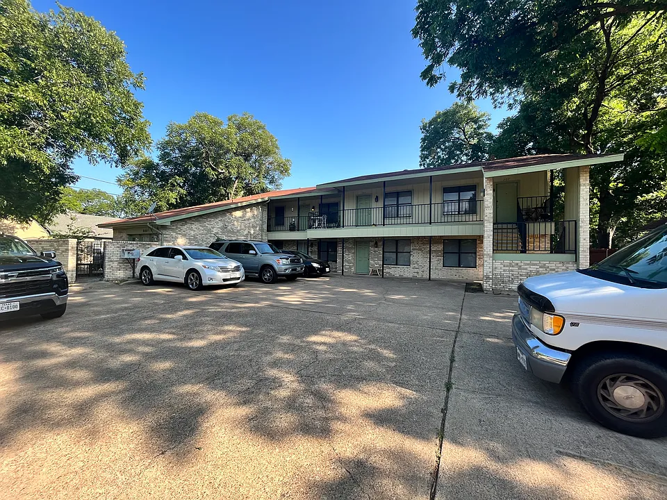 904 N Austin St #0