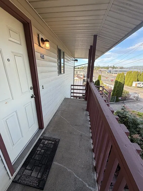 2054 Meade Ave — Photo 1