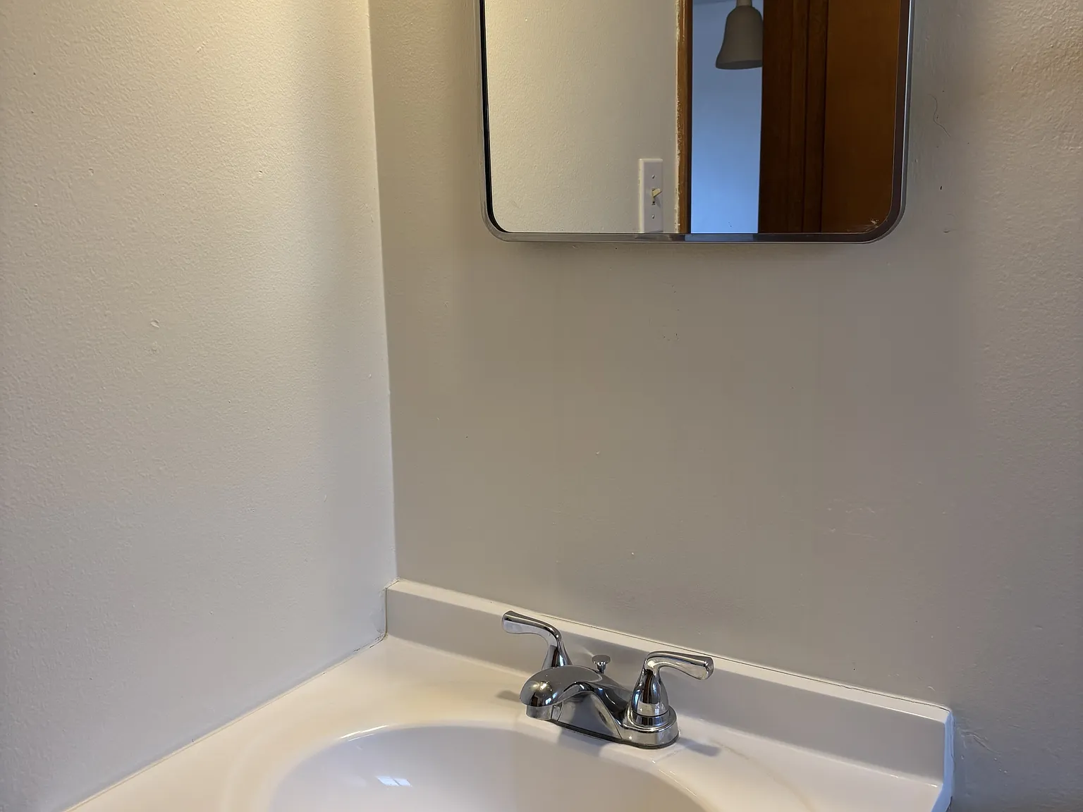 2618 East Turney Avenue - 5 — Photo 3