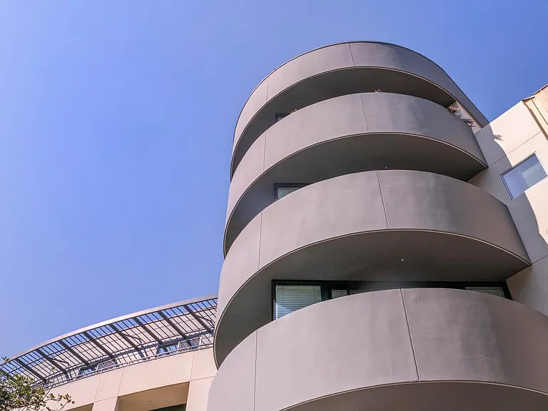 Living at Santa Monica — Photo 8